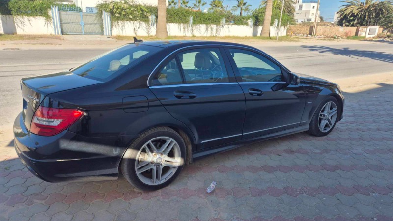 Mercedes Classe C Essence 2012 à Sfax - Photo 3