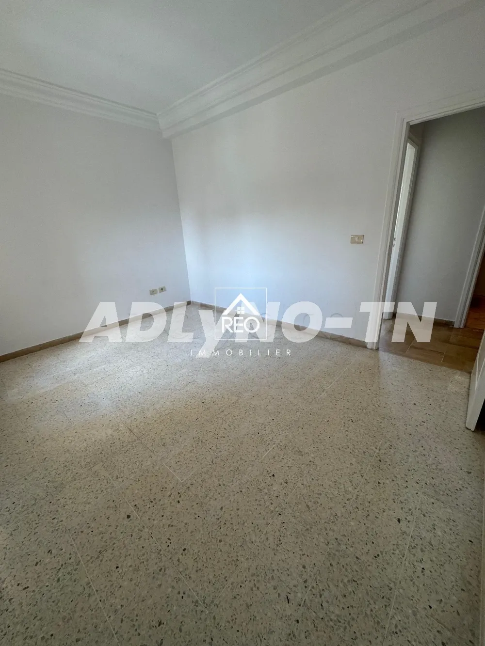 A Vendre : Un appartement S+2, Situé à Cité Wahat à Tunis - Photo 5