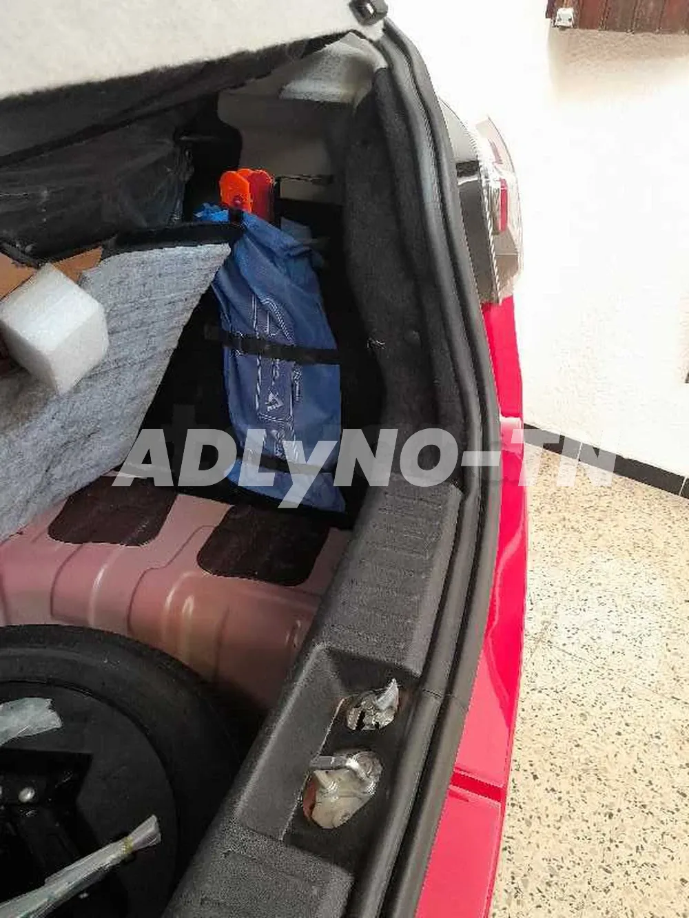 MAHINDRA KUV 100 K6 + à Tunis - Photo 1