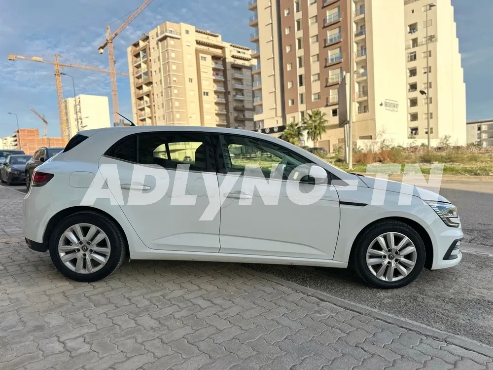MEGANE 5 TT OPTIONS 6 CV IMPORTE FON SERIE 3 Ans à Monastir - Photo 3