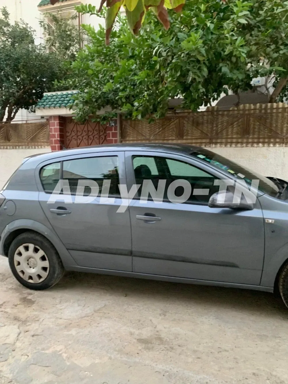 Opel Astra H à Tunis - Photo 1