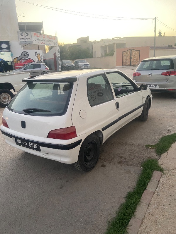Peugeot 106 Essence 2000 à Tunis - Photo 4