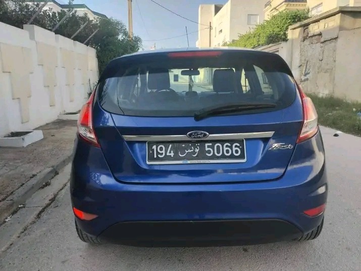 FORD FIESTA TITANIUM PREMIÈRE MAIN TRÈS PROPRE à Bizerte - Photo 1