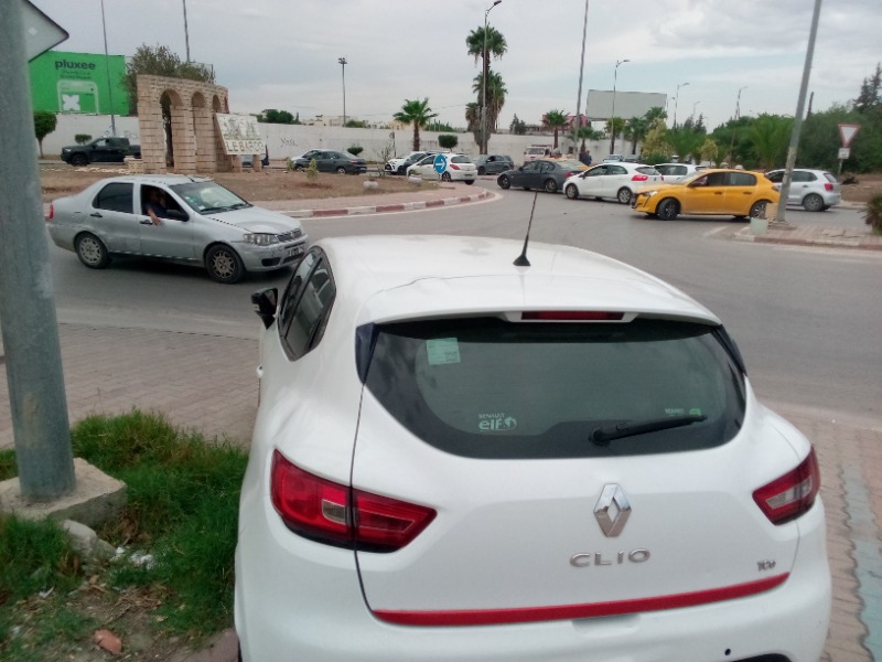 Renault Clio Essence 2016 à Tunis - Photo 2