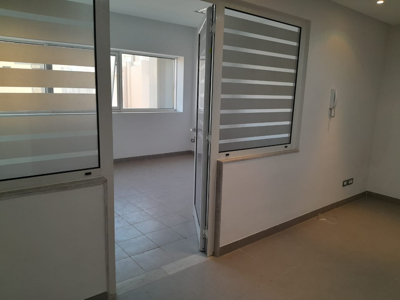    Bureau en 2 pièces les j à Tunis - Photo 1