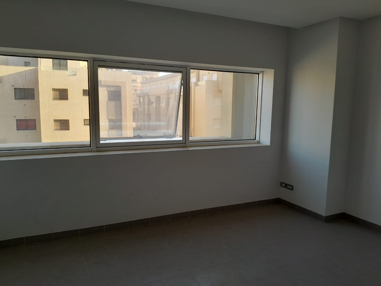    Bureau en 2 pièces les j à Tunis - Photo 2