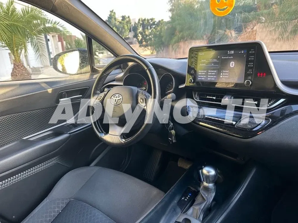 A vendre toyota chr Tt option première main avec carnet d’entretien . voiture ètat parfait comme neuf à Tunis - Photo 4