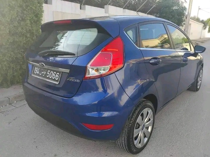FORD FIESTA TITANIUM PREMIÈRE MAIN EN EXCELLENT ÉTAT à Bizerte - Photo 7
