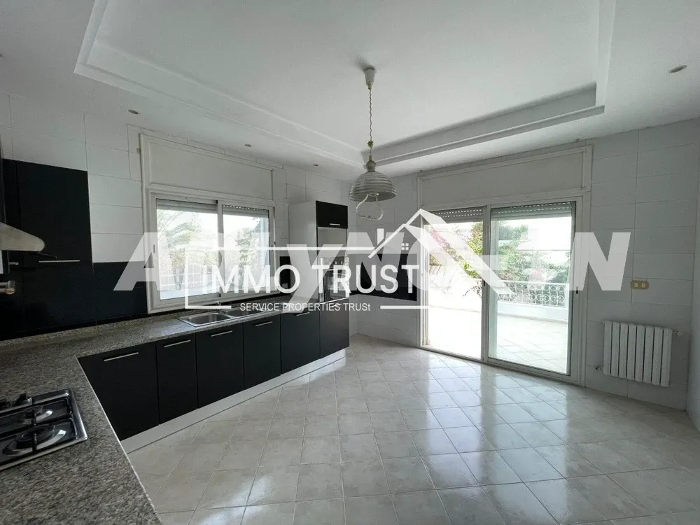 ?Villa S+5 avec chambre de service à La Soukra à Ariana - Photo 3