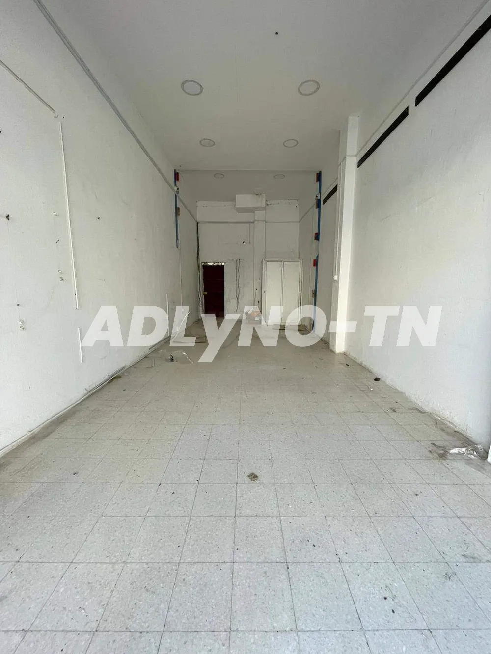 Laouina local com. 50 m² mezzanine à louer à Tunis - Photo 2