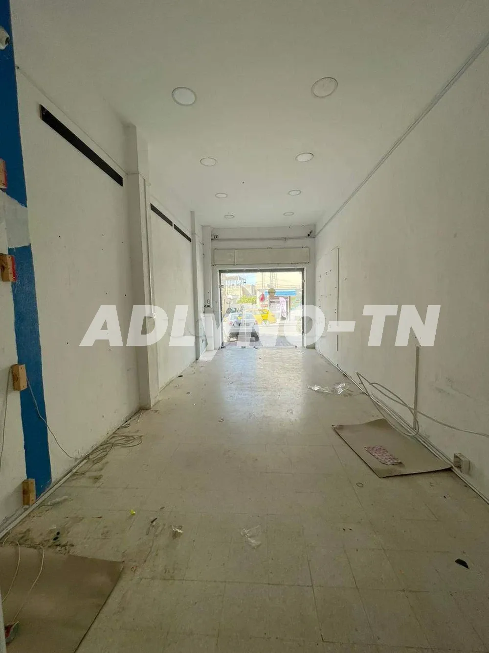 Laouina local com. 50 m² mezzanine à louer à Tunis - Photo 1