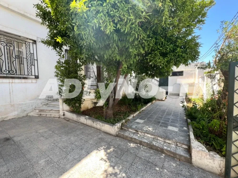 A vendre villa de 300 m² sur un terrain de 368 m² à Tunis - Photo 2