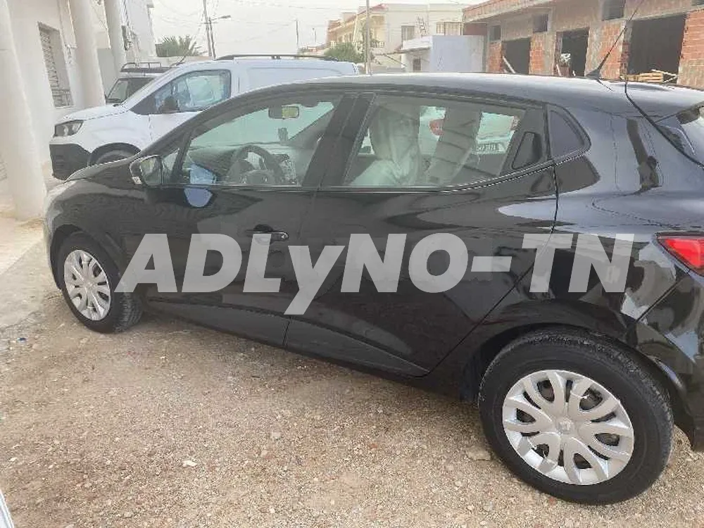 clio 1ère main à Sfax - Photo 2