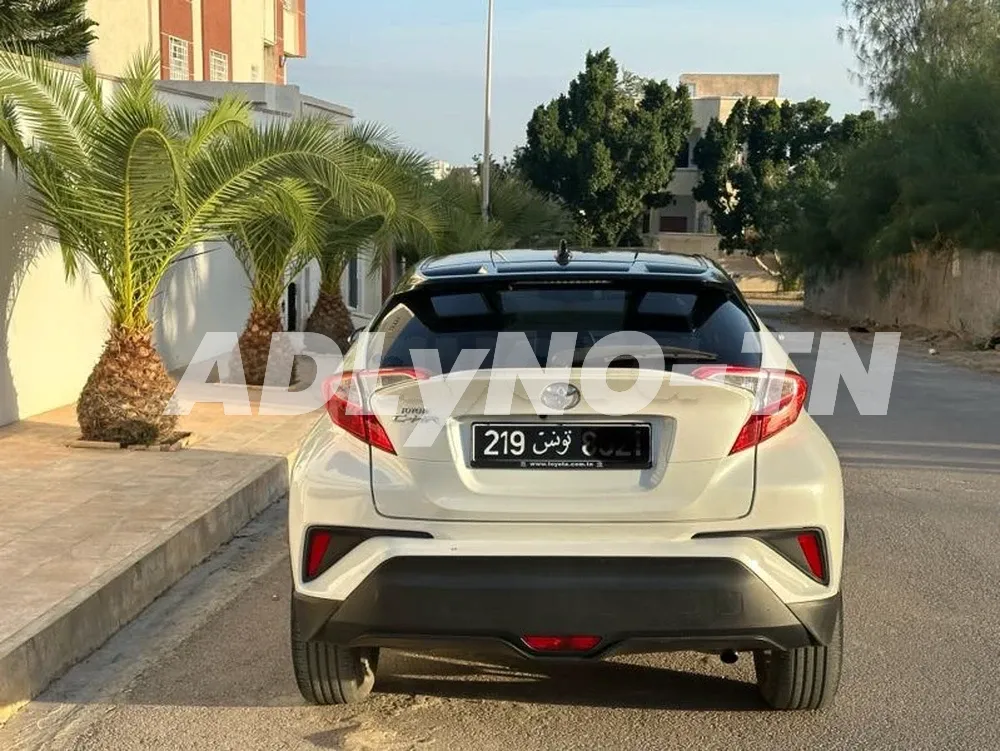 A vendre toyota chr Tt option première main avec carnet d’entretien . voiture ètat parfait comme neuf à Tunis - Photo 1