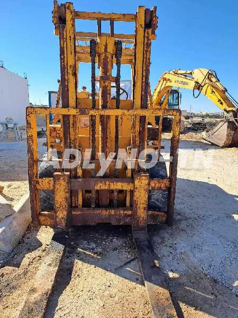 Chariot élévateur 5 tonnes à gabes - Photo 1
