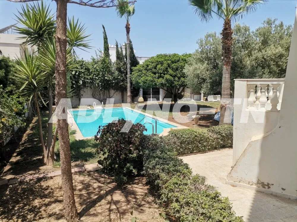 A vendre spacieuse villa avec piscine à Sousse Khezama à sousse - Photo 1