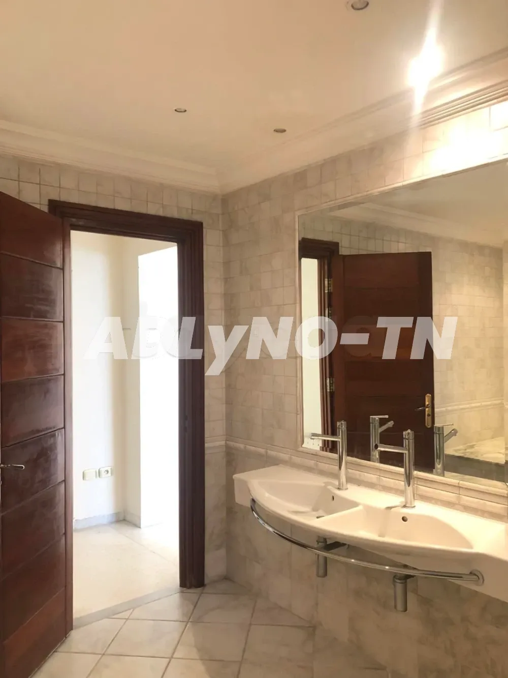 A louer villa 3 niv ac piscine usg bur ou hab Mutuelleville à Tunis - Photo 8