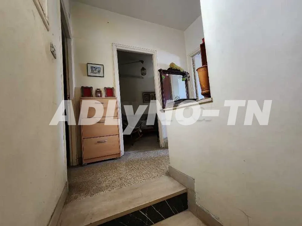 Villa s+4 deux étages jardin garage à Tunis - Photo 2