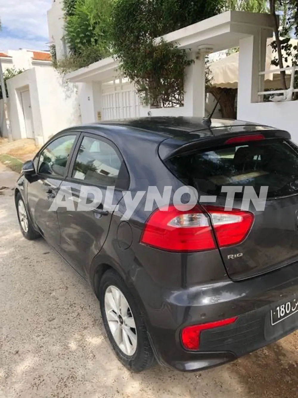 Dame vend KIA Rio 1ère main 85000km à Ariana - Photo 1