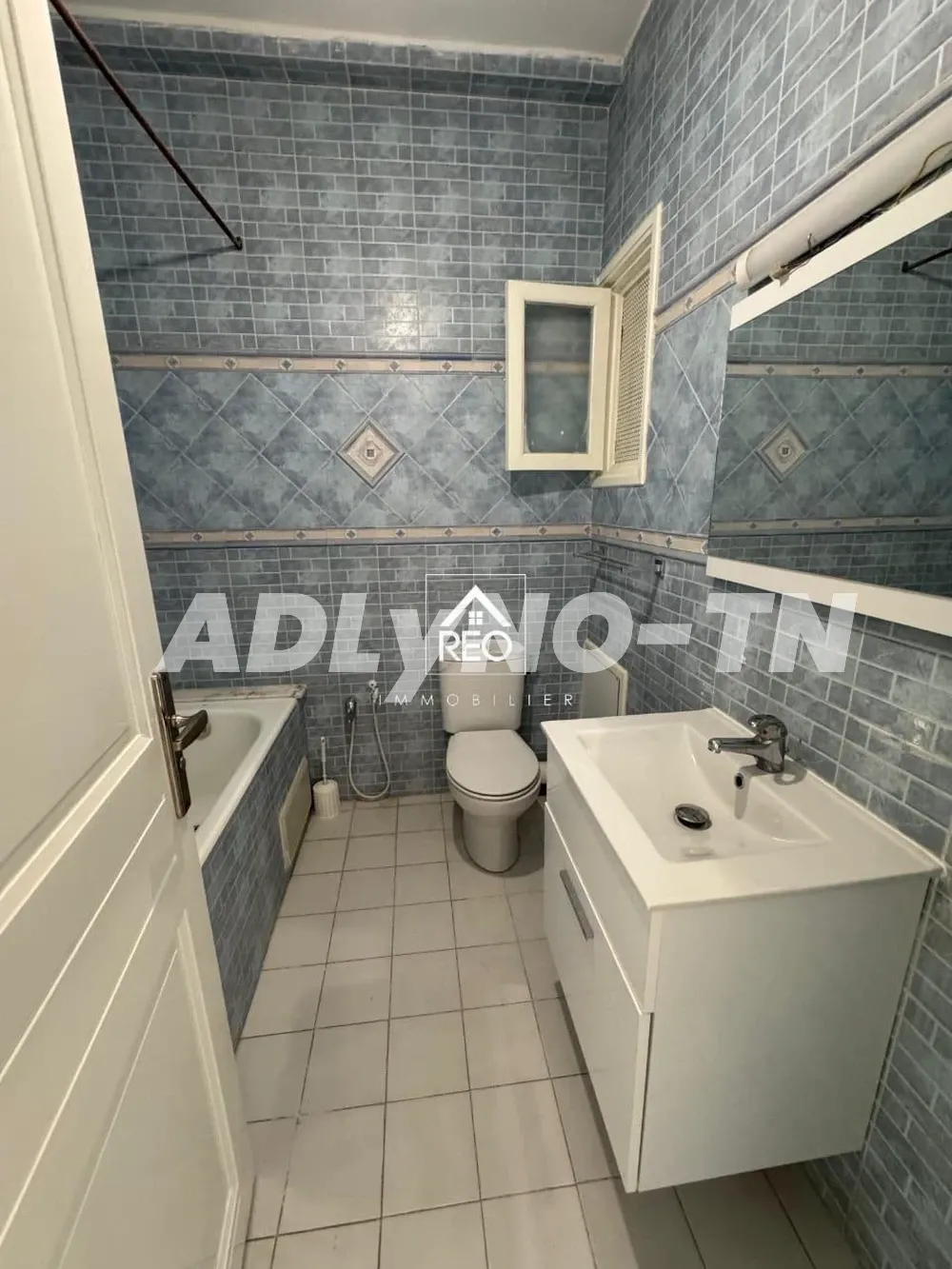 À Vendre : Un appartement S+4 situé à Jardin L'Aouina à Tunis - Photo 4