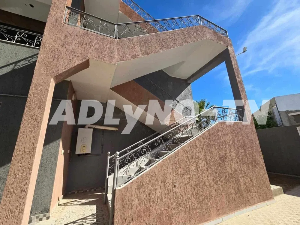 Villa de 400 m² sur un terrain de 597 m² à Ben Arous - Photo 8