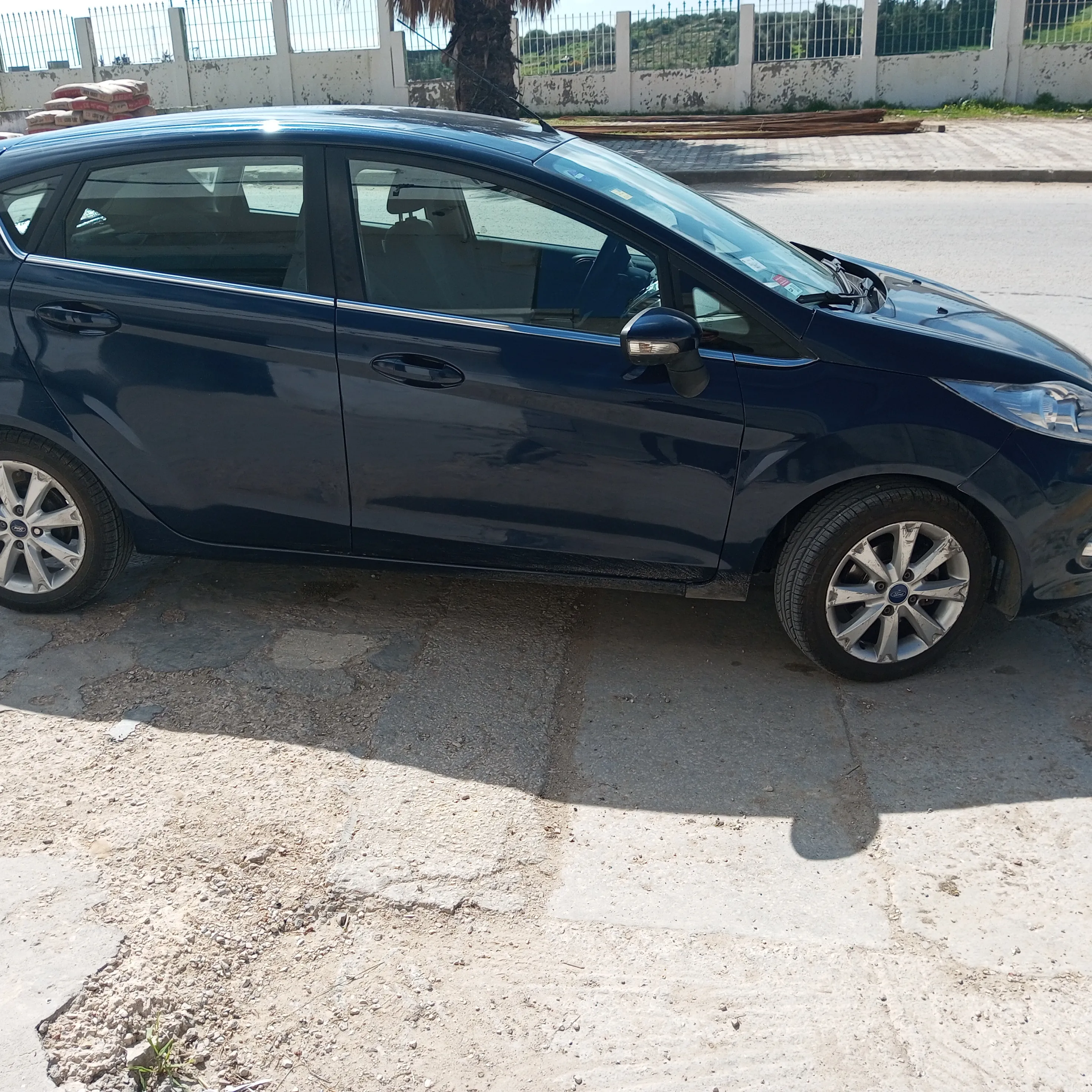 Une belle Ford Fiesta titanium à Beja - Photo 6