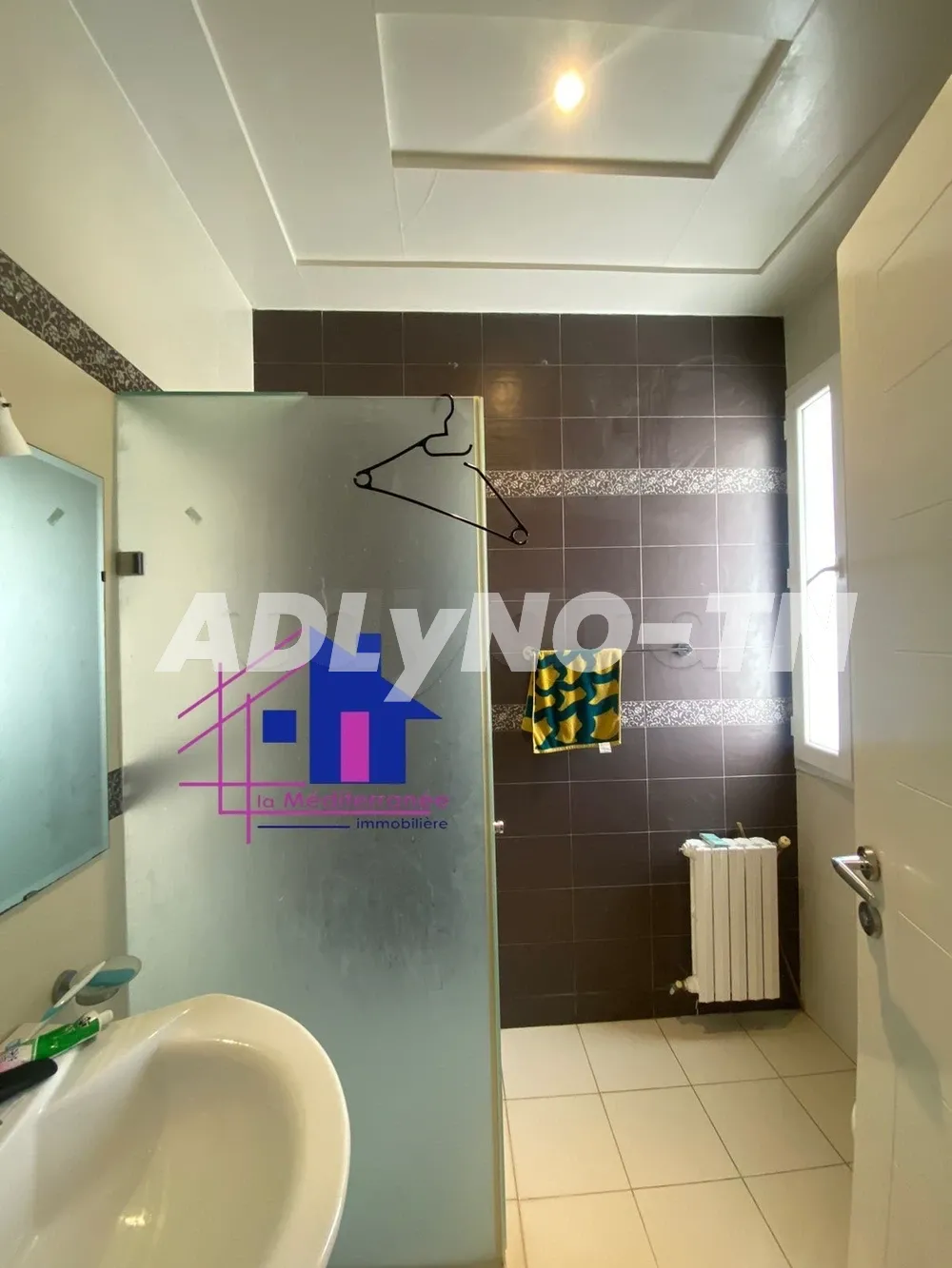 Une superbe villa semi meublée S+4 avec jardin et piscine au lac 2 à Tunis - Photo 9