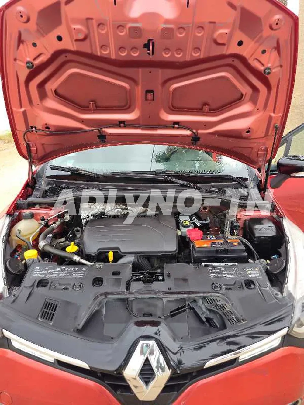 Clio 4 dynamique 1 er main modele 08/2015 154000 km certifiee avec carnet d entretient chaque entretient a l apuie 5 cv 4 cylindre moteur symbol tt options climatiseur electronic en marche abs fermiture central bouton start/stop ecranc tactil retrovisurs à Sfax - Photo 8