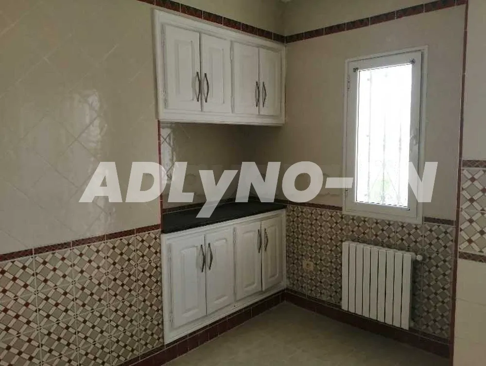 À louer un étage de villa S+3 à ennasr à Ariana - Photo 2