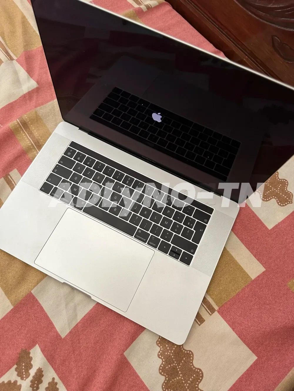 MacBook Pro 2018 i7 6 cœurs 15pouces 16gram 500g SSD avec touchbar en très bon état aucun défaut jamais réparé officiel avec facture et garantie et chargeur prix 2600d Tel 20172643 à Tunis - Photo 3