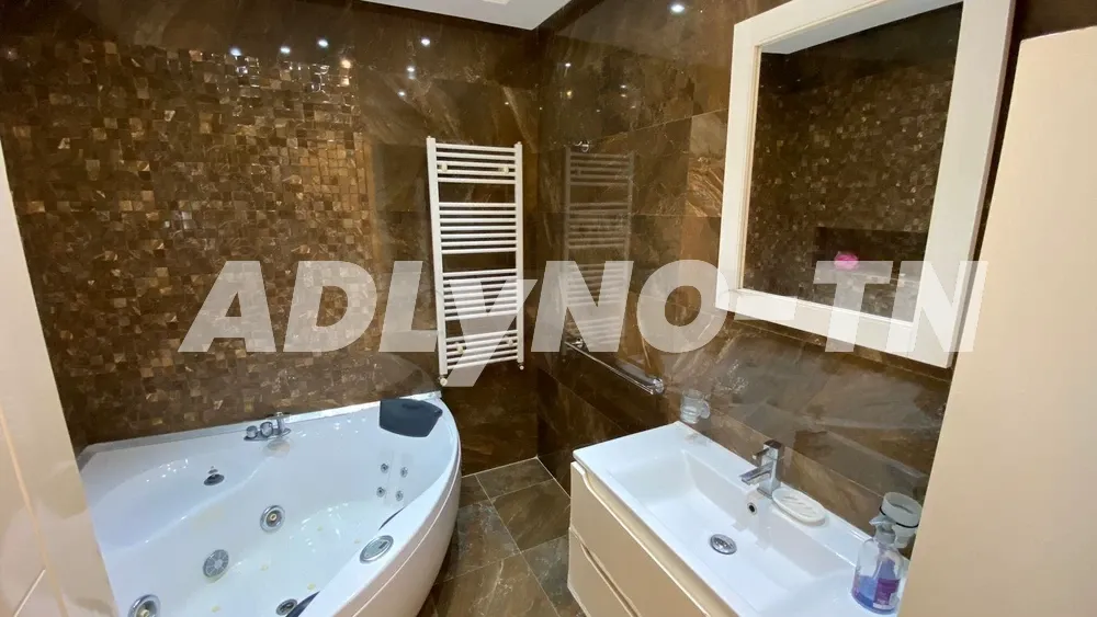 A LOUER Une Villa meublé en S+4 Avec Piscine à Nabeul - Photo 5