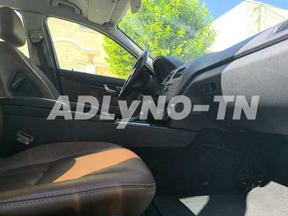 Mercedes c200 boite auto état propre à Ben Arous - Photo 4