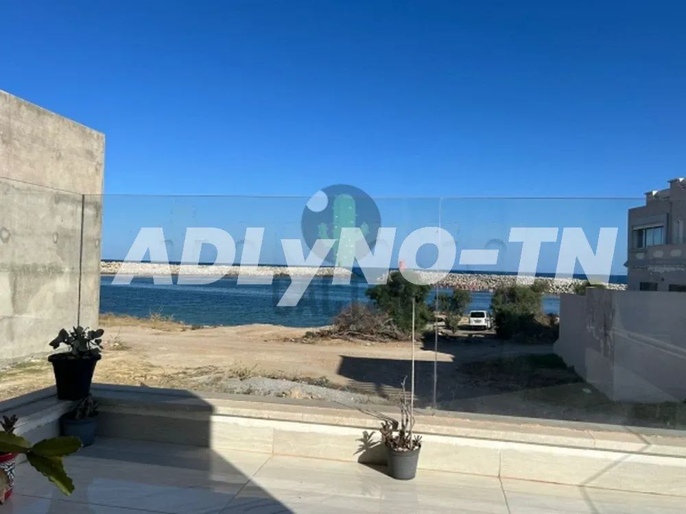 À vendre : Villa Pied dans l'eau à Beni Khiar . à Nabeul - Photo 1