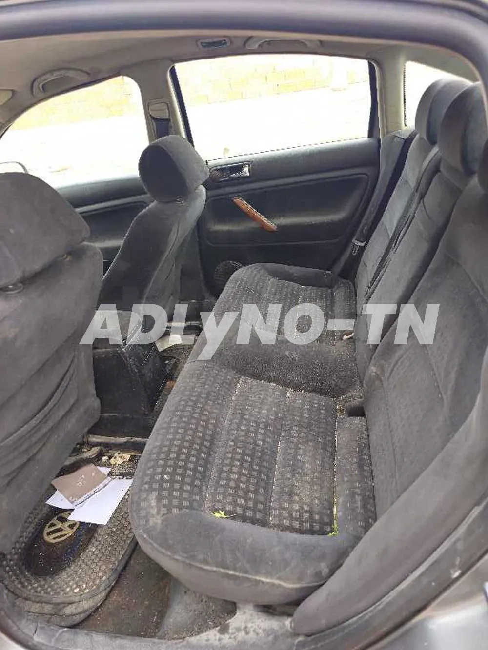 Passat tdi 1.9 deux bondes rouges 130 cv 7 cv gazoil entratient complait fait et chaine change modele 2002 tt options climatiseur electronic en marche abs fermiture cantral 4 vitres electric chargeur 6 cd multifonctions au volant fermiture central doubel à Sfax - Photo 7