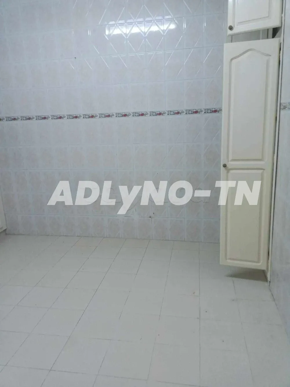 A vendre un duplexe S+3 avec garage a cité IRRIESSA en face jardin de Carthage 200m du siège BANC EZITOUNA autoroute la Goulette à Tunis - Photo 2