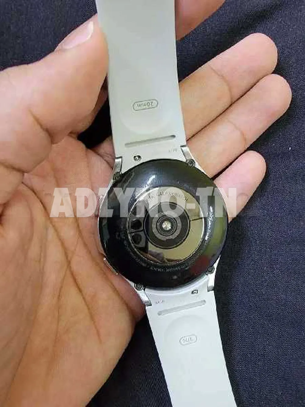 Samsung Galaxy Watch 4 Classic 46mm Neuf ! à Tunis - Photo 4