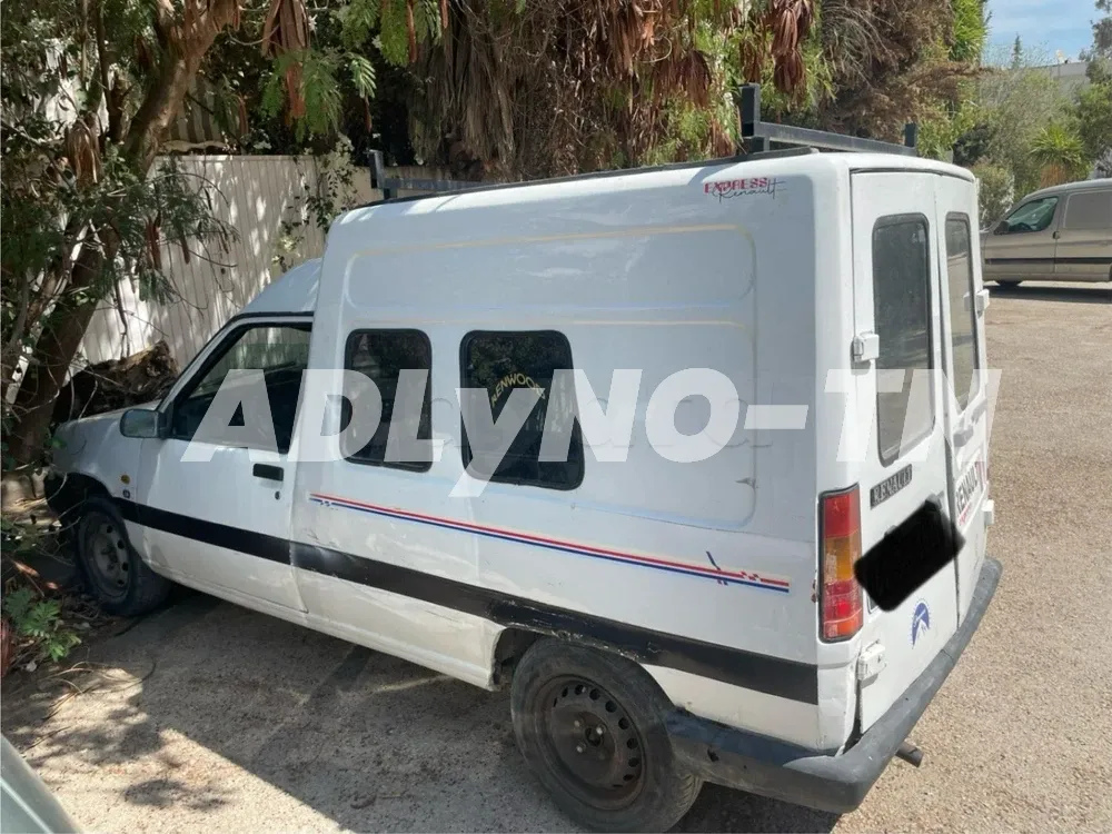 Renault Express Diesel 5 places à Tunis - Photo 1