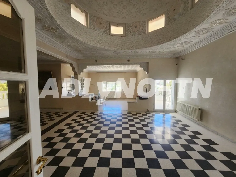 A louer une grand villa sur la route de la Soukra à Ariana - Photo 1