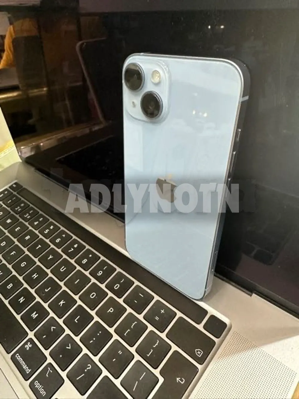 iPhone 14 Noire 128G/256G batterie 93% état parfaite aucun défaut tt en marche jamais réparé importé avec son câble et facture boutique et garantie prix 128G à 1850dt 256g batt90 à 1850d tel27952688 à Tunis - Photo 3