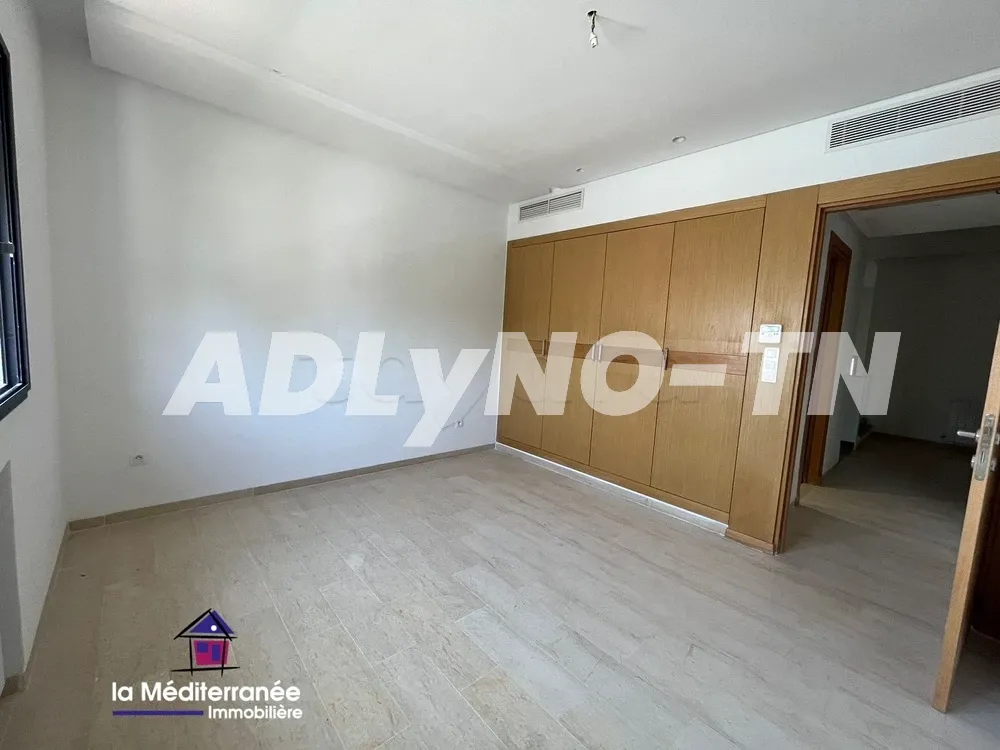A Vendre Triplex jamais habité à Chotrana 3 à Ariana - Photo 2