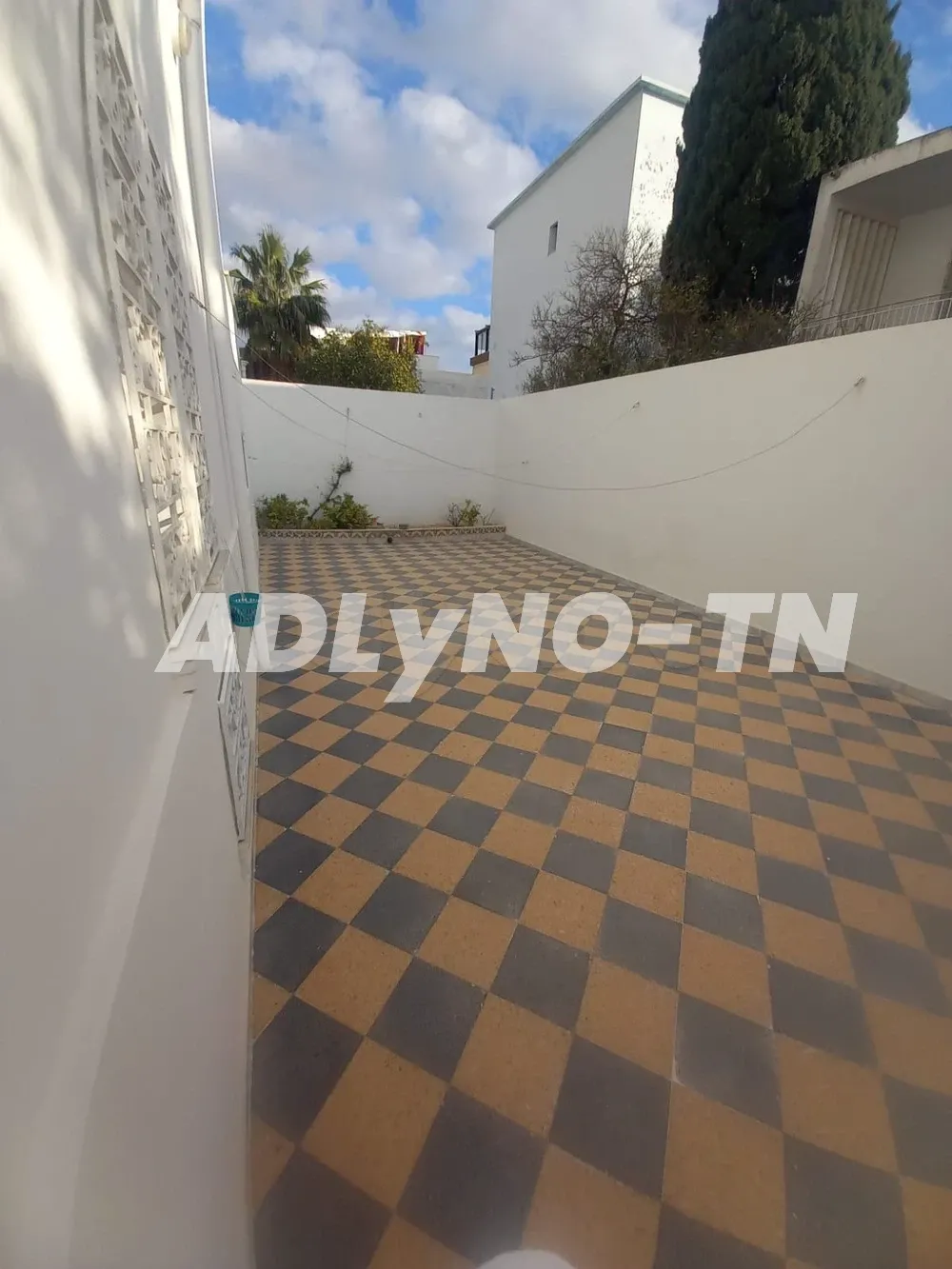 A vendre Rez-de-chaussée de villa au Bardo à Tunis - Photo 1