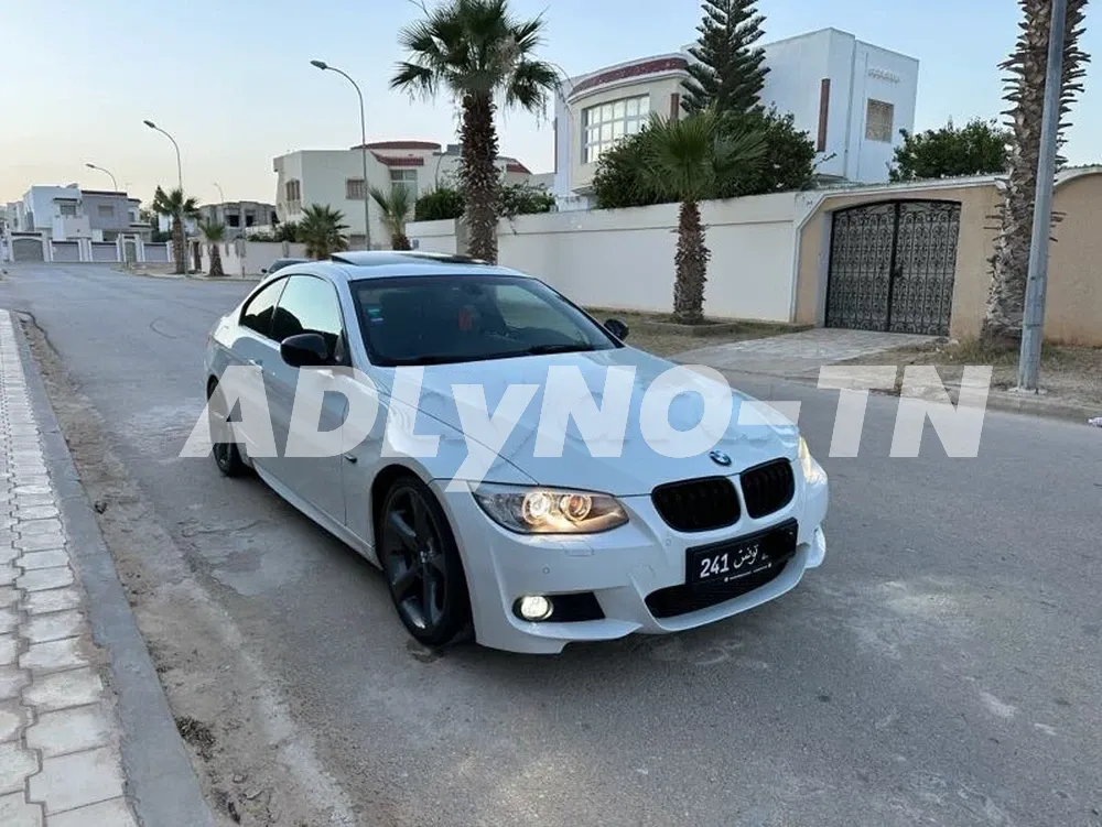 bmw serie 320i coupé e92 restylé phase 2 kit M// état irréprochable à Ariana - Photo 2