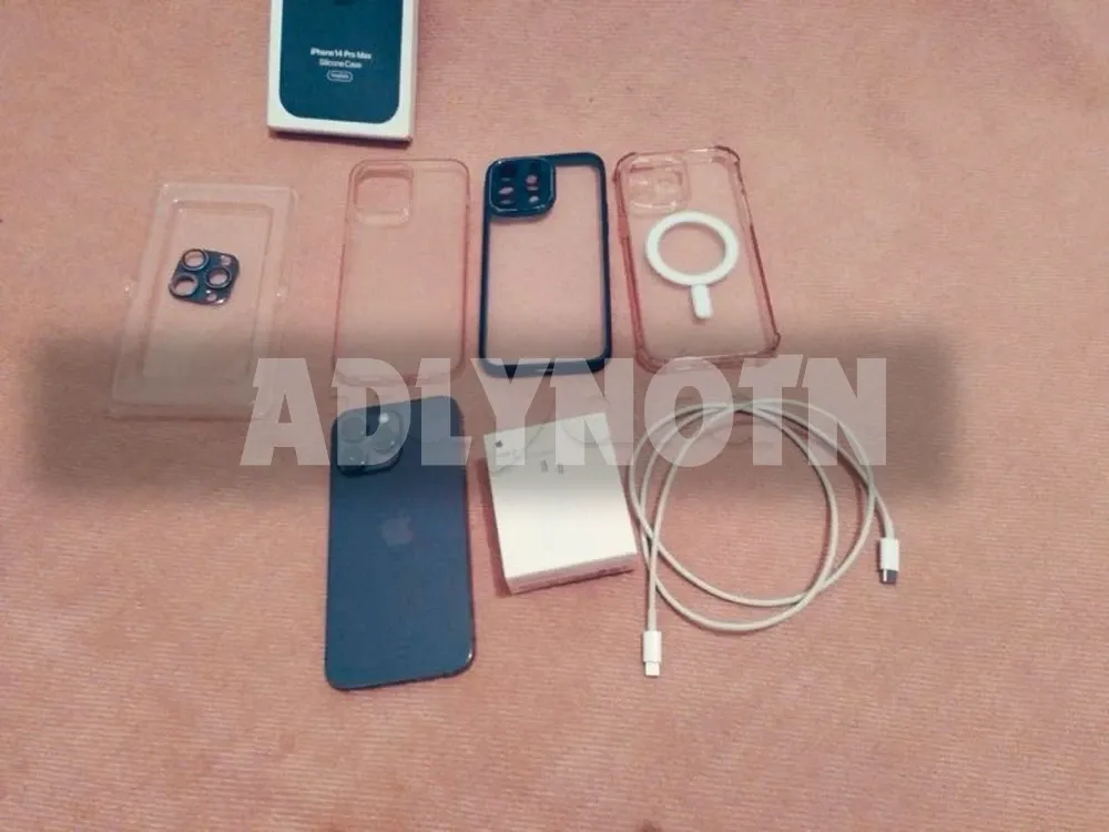  Vendre Oppo reno 12f très neuf sans touche à l' écran 
