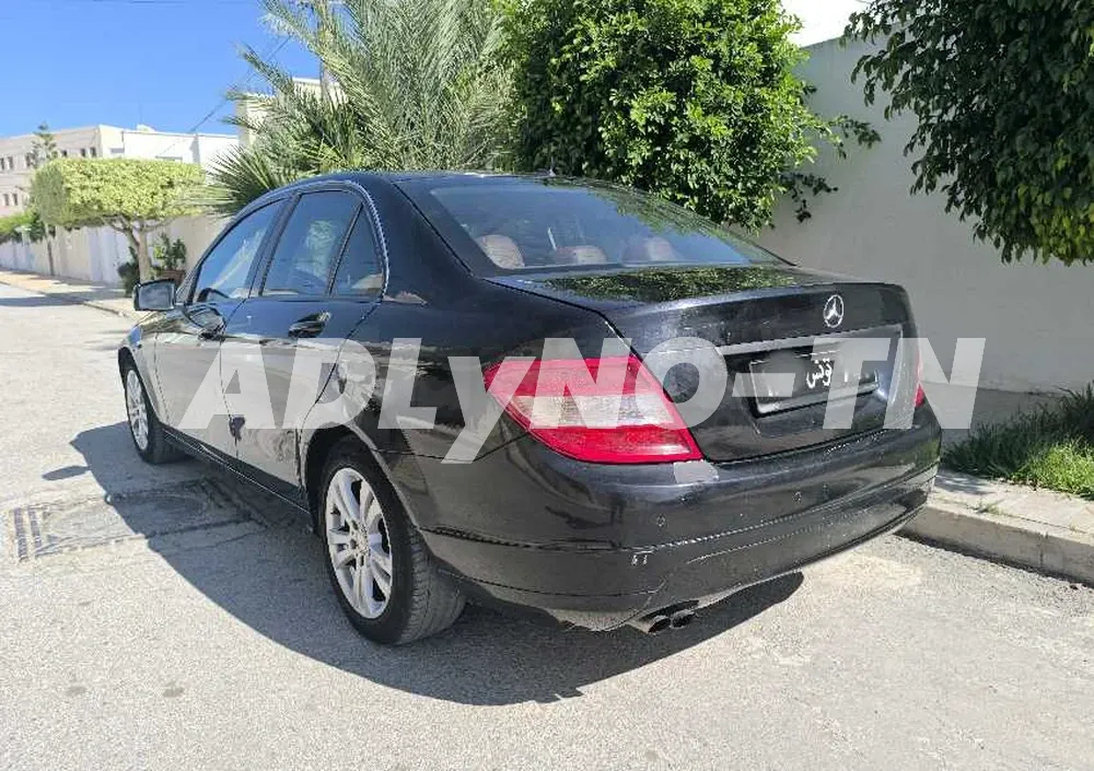 Mercedes c200 boite auto état propre à Ben Arous - Photo 2