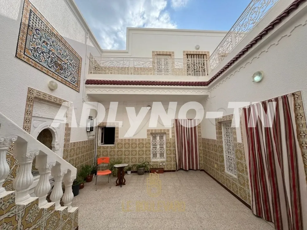 A Vendre Maison Style Arabesque S+4 Sur 2 Niveaux à Plein Centre-ville Benikhiar, Nabeul à Nabeul - Photo 1