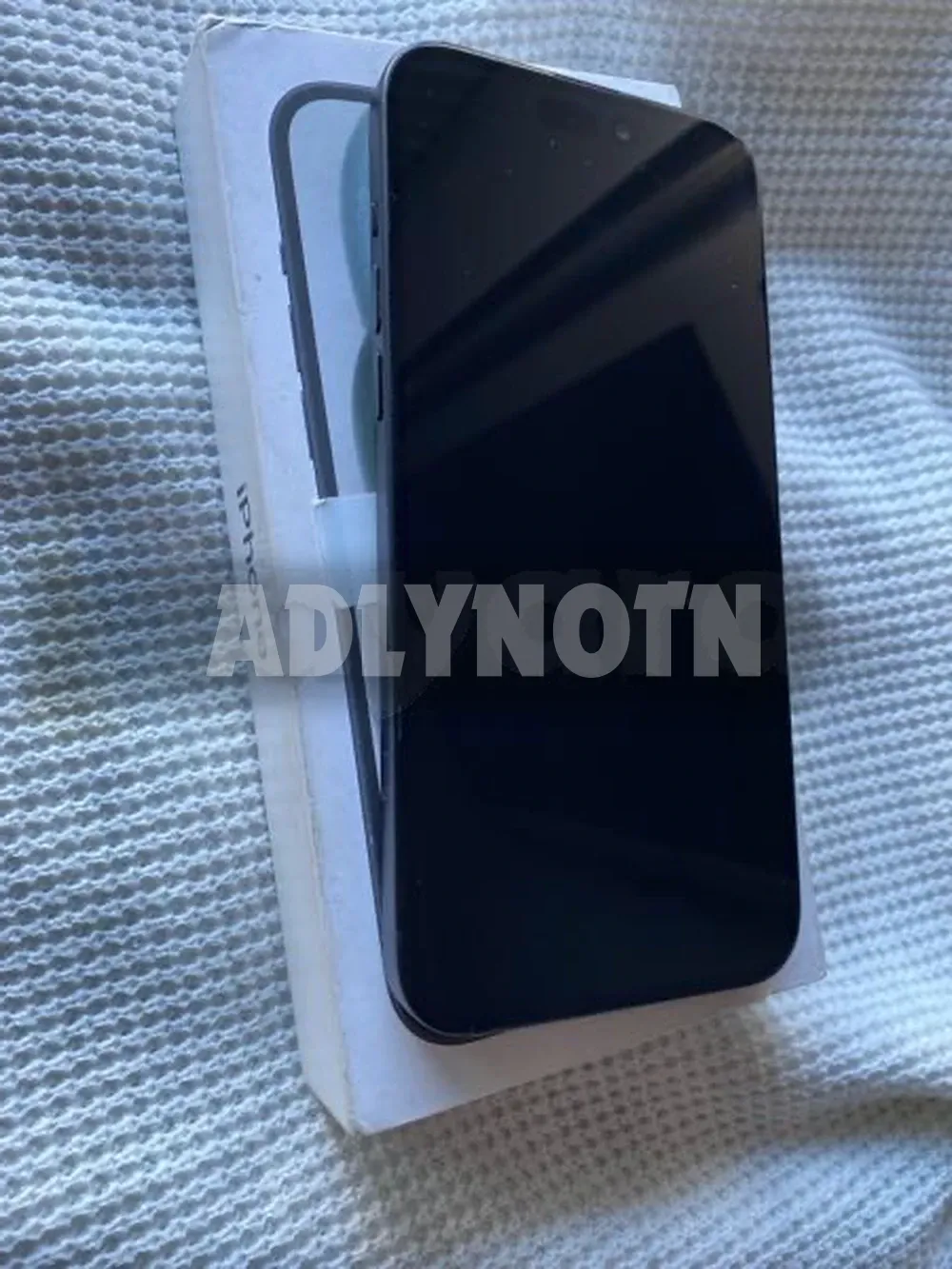 iPhone 15 Plus Noire 128G neuf comme cacheté Batt 100% cycle de charge 30 fois sous garantie Apple avec ces accessoires et facture boutique version Europe validé sur sajalni prix 2850 tel 58218744 à Tunis - Photo 4