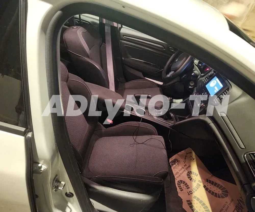 a vendre voiture megane boite 6 toutes options 5 CV dernière série ndifa barcha Numéro 98484672/92595666 à Kairouan - Photo 2