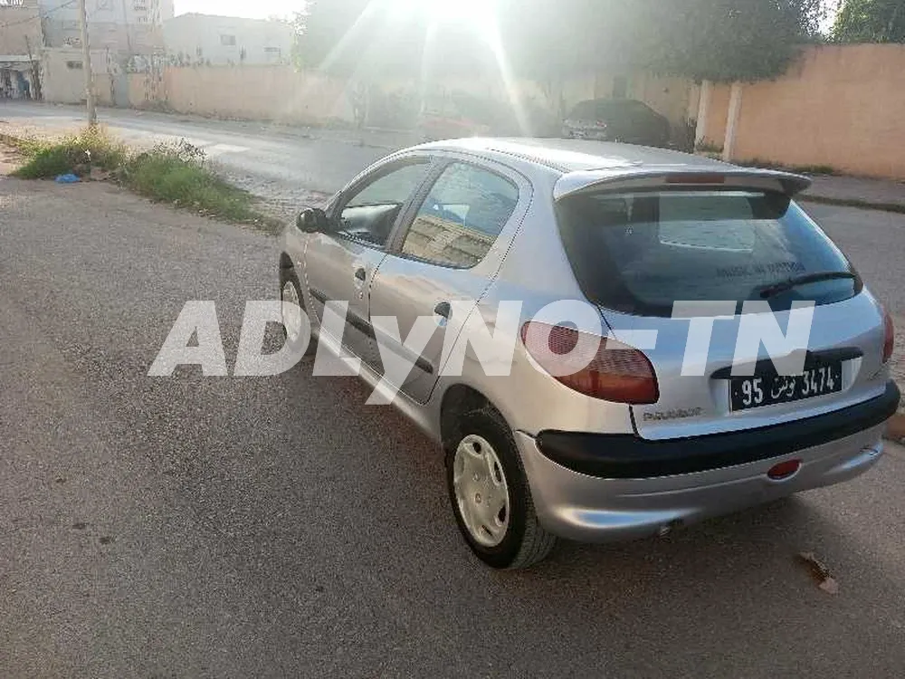 Peugeot 206 à Ariana - Photo 3