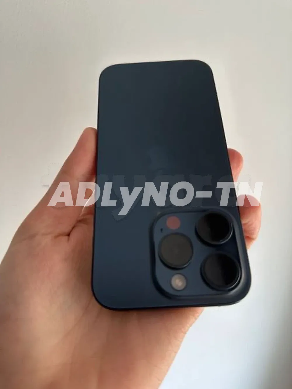 iPhone 15 Pro 128G bleu état neuf peu servi batterie 100% sous garantie Apple cycle de charge 15 fois avec son câble et facture garantie boutique prix 3099 Tel 20172643 t Telepho à Tunis - Photo 5