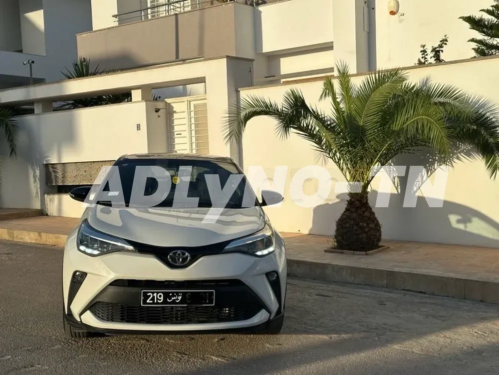 A vendre toyota chr Tt option première main avec carnet d’entretien . voiture ètat parfait comme neuf à Tunis - Photo 6
